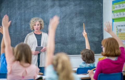 Nauczyciel zyska na dłuższej pracy, ale trudno będzie wyliczyć budżet