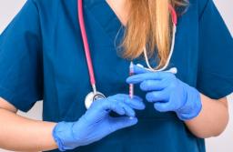 Utrudnianie dostępu do szczepień narusza prawa pacjentów