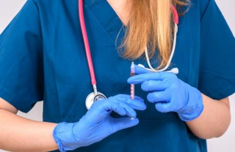 Utrudnianie dostępu do szczepień narusza prawa pacjentów