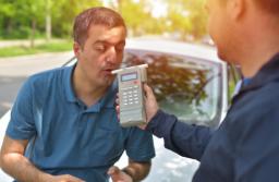 Sąd: Brak weryfikacji wyniku badania alkotesterem obciążał pracownika