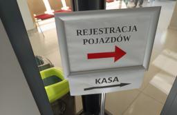 Deregulacja: Po przerejestrowaniu pojazdu, tablice może sprawdzić diagnosta na przeglądzie