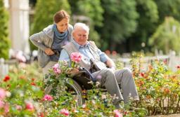 Kradzież wózka albo atak słowny? Osoba z niepełnosprawnością będzie lepiej chroniona