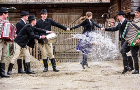 Inwazyjne zabawy świąteczne: są poszkodowani, kary nie ma