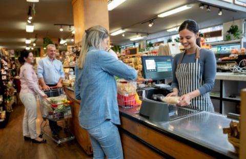 PIP: W Wielką Sobotę praca w handlu może trwać do godziny 14