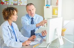 Lekarz ujawni związki z producentami leków, ale nie suplementów