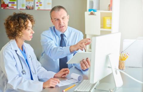 Lekarz ujawni związki z producentami leków, ale nie suplementów