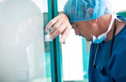 Medycy mogą skorzystać z szybkiej pomocy psychologicznej