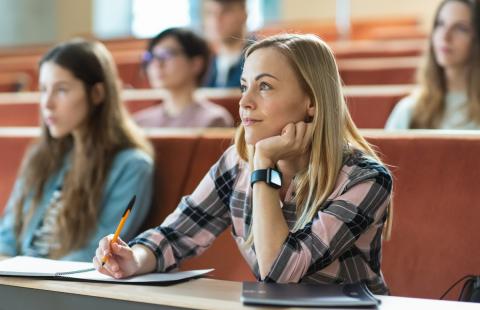 Indywidualny tryb nauki potrzebny studentom-rodzicom na studiach zaocznych