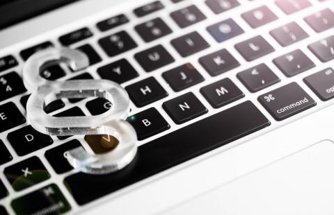 Nastolatek też może trafić do rejestru pedofilów, ale niekoniecznie za wygenerowane zdjęcie