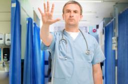 Wyższy mandat za awanturę w szpitalu, postępowanie przyspieszone jako opcja