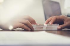 Sąd zgodził się na aresztowanie prezesa Cinkciarza, ale ten jest za granicą