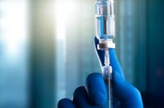 Większe rezerwy szczepionek na wypadek napływu uchodźców