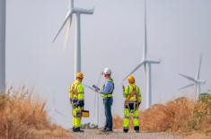 Weto ustawy wiatrakowej. Prezydent złoży osobny projekt o mrożeniu cen prądu