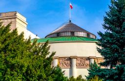 Poseł reprezentuje naród, a nie partię - choć z jej list może później nie wystąpić