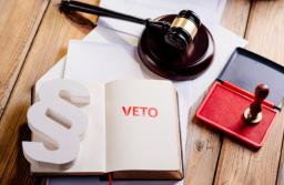 Prezydent zawetował zmianę ustawy o zapasach ropy i gazu