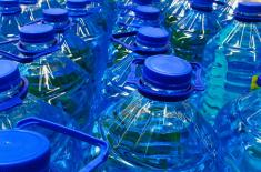 Nestlé pozwana za zielone hasła na butelkach