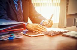 Od 1 stycznia 2026 r. zlecenie i samozatrudnienie będą wliczane do stażu pracy