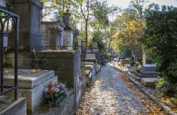 Ubezpieczenie nagrobka. Rzecznik finansowy podpowiada, na co zwrócić uwagę