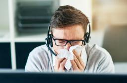 Polacy chorują w listopadzie, ale nie biorą L4. Przed świętami „zaciskamy zęby”