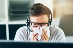 Polacy chorują w listopadzie, ale nie biorą L4. Przed świętami „zaciskamy zęby”